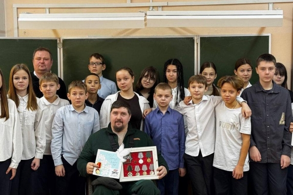 Учащиеся школы встретились на классном часе с участником СВО Учащиеся школы встретились на классном часе с участником СВО